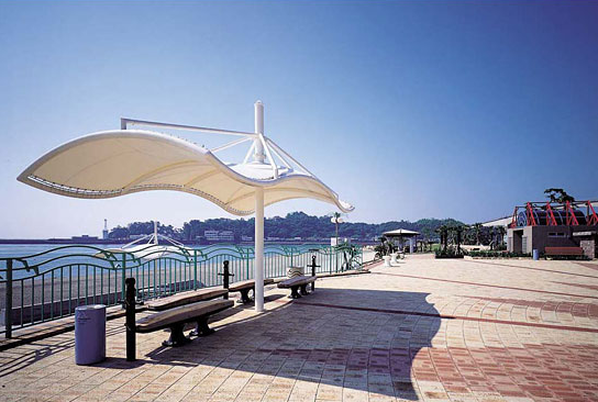 停車棚膜結構如何排水？